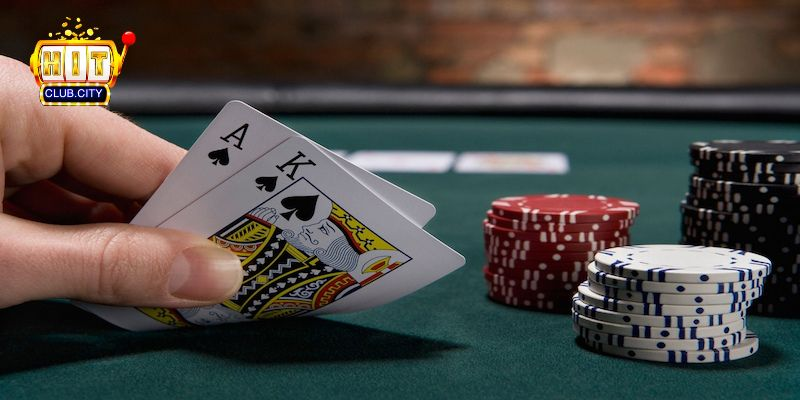 Hướng dẫn chơi Poker Hitclub – Luật chơi và chiến thuật bluff từ cao thủ Hiểu Rõ Luật Chơi Poker Hitclub Cơ Bản